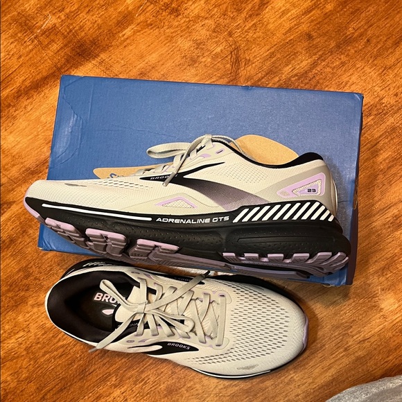 Brooks Adrenaline GTS 23 - Picture 3 of 10
